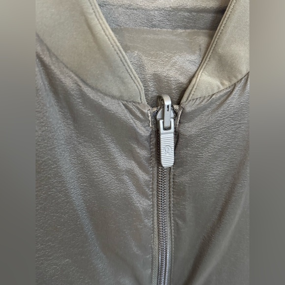 Lululemon Down & Around Green Bomber Jacket (Reversible) Sz 8 - Picture 12 of 15